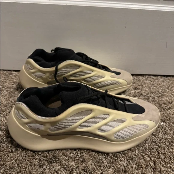 adidas gazelle silver green womens adidas Yeezy 700 V3 Azael